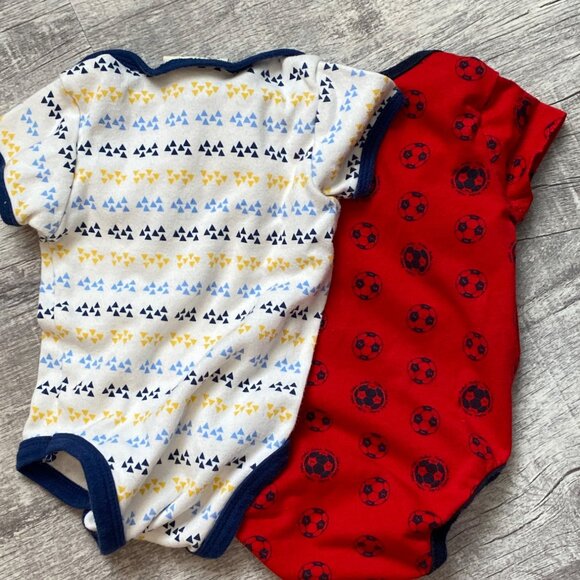 Puma Baby Bodysuit Set - Red Soccer & White Triangles 0-3M - Picture 4 of 4